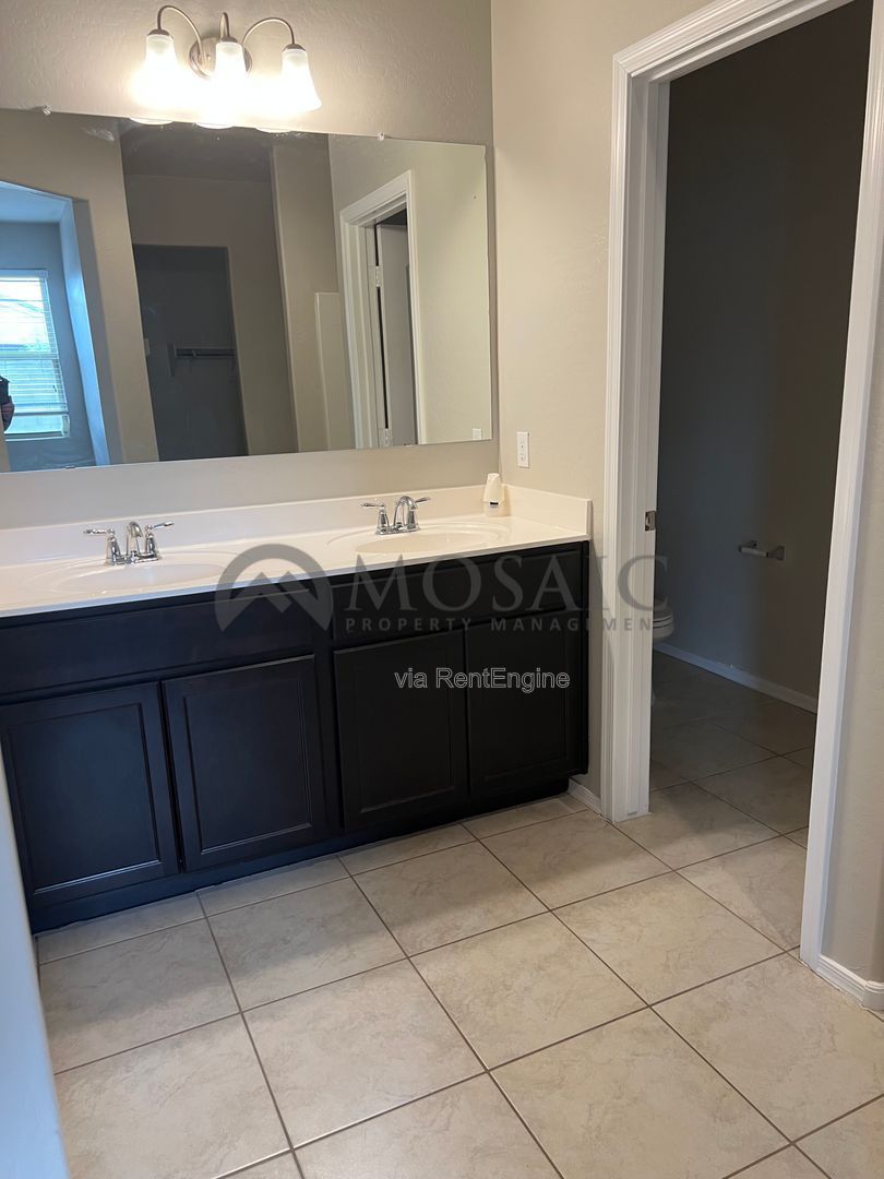 Nicely updated home with large bedrooms and a great lot property image