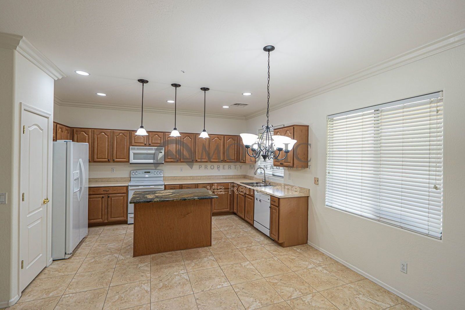 BEAUTIFUL 4 bed/2.5 with Huge Backyard! property image