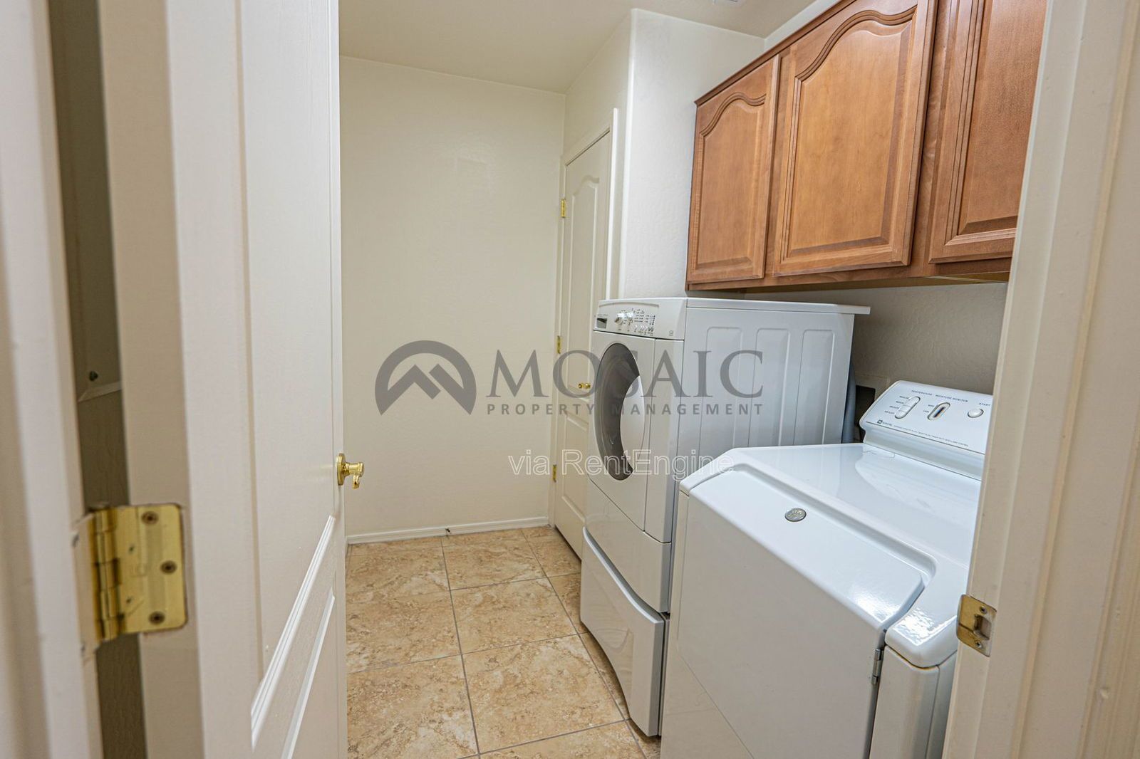 BEAUTIFUL 4 bed/2.5 with Huge Backyard! property image