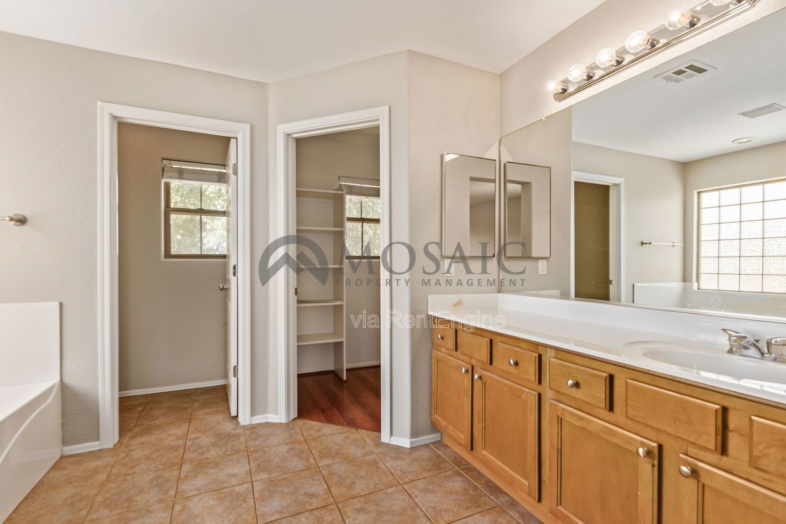 Must See 3 Bedroom Home in Gateway Village property image