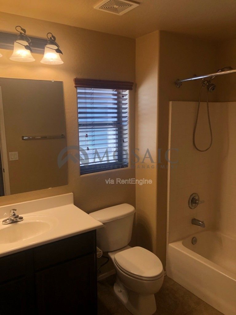 Tri-Level on Williams Field & Val Vista! property image
