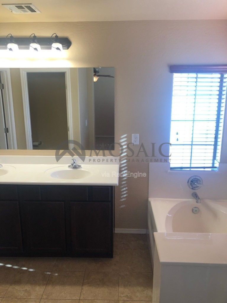 Tri-Level on Williams Field & Val Vista! property image