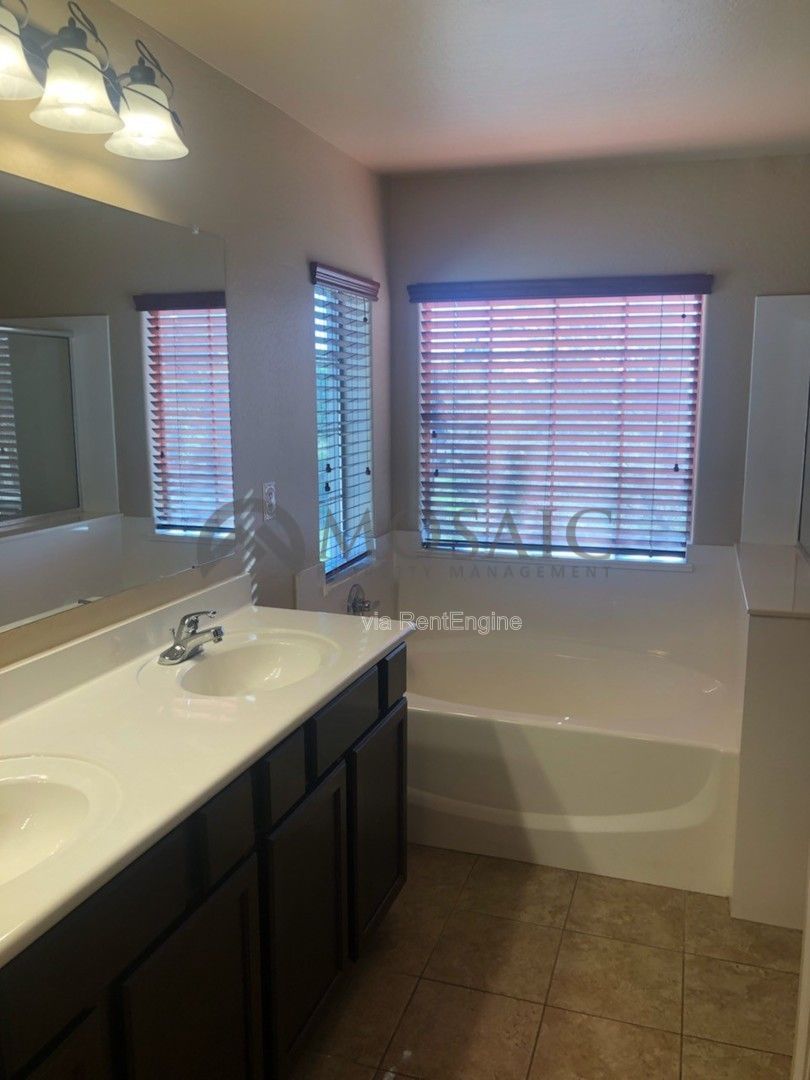 Tri-Level on Williams Field & Val Vista! property image