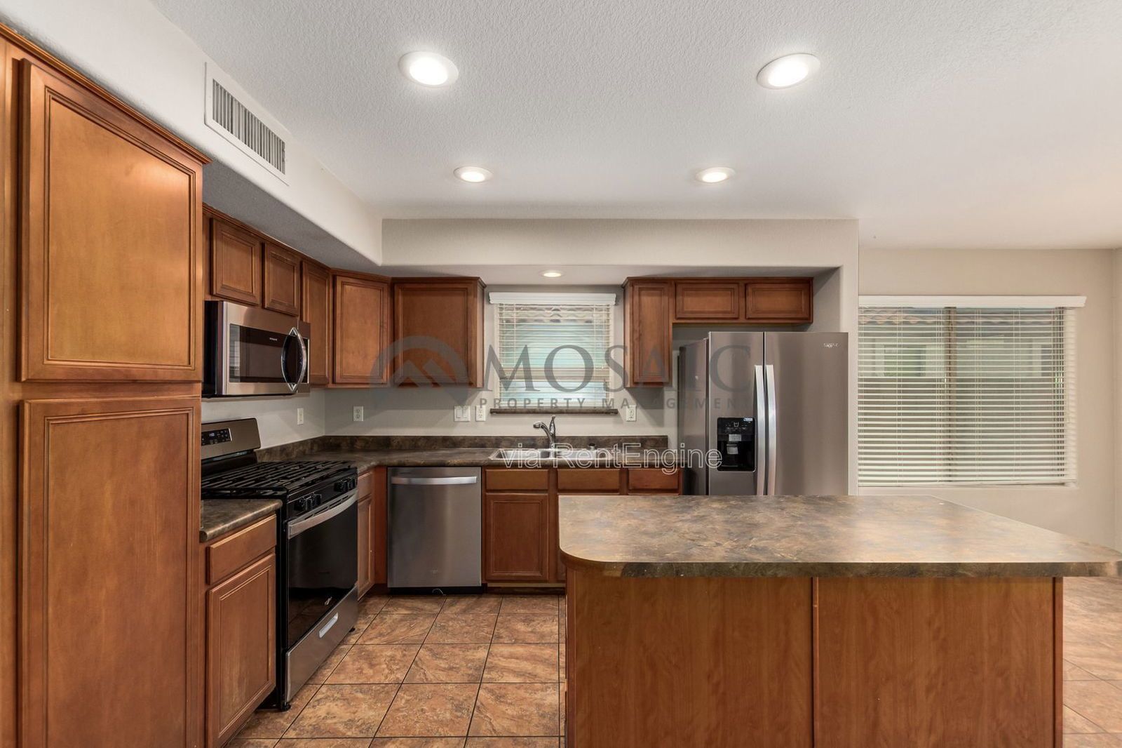 Move in ready - large yard - 4 bedrooms in Circle Cross Ranch property image