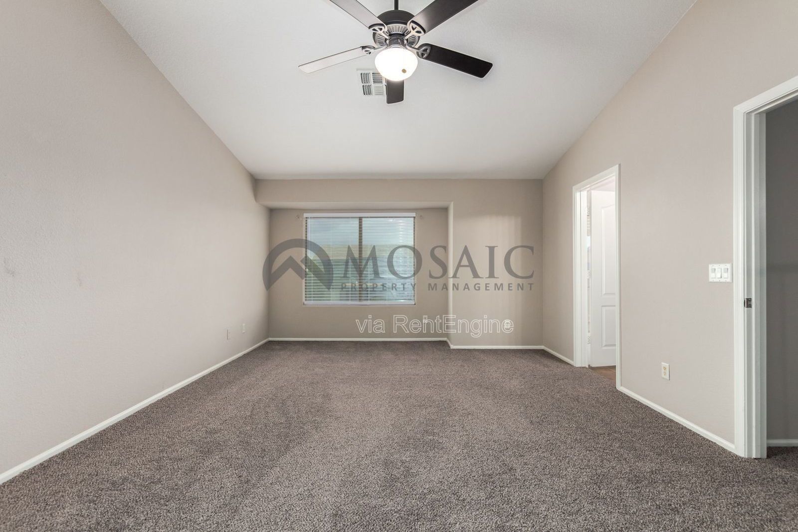 Move in ready - large yard - 4 bedrooms in Circle Cross Ranch property image