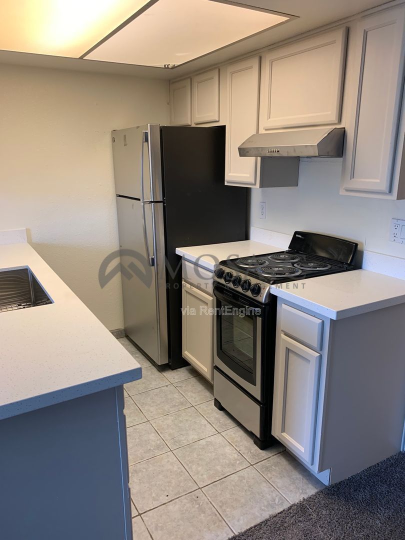 Updated condo in a community with great amenities - pool, tennis! property image