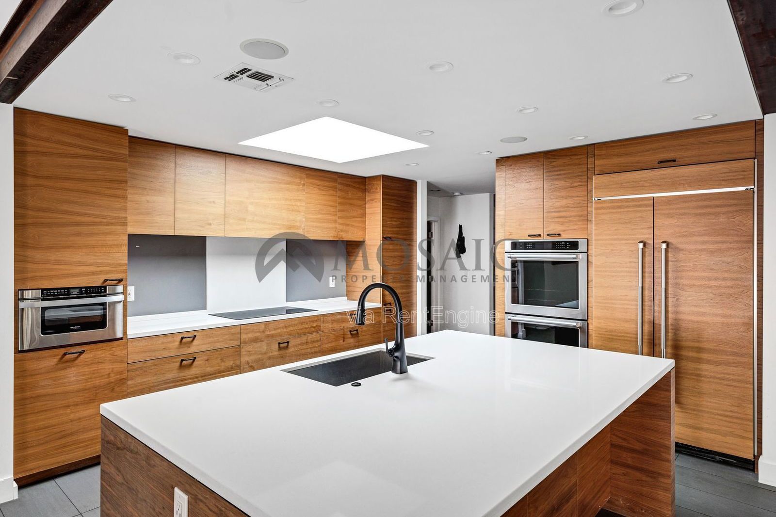 Beautifully home in Scottsdale with a detached casita property image