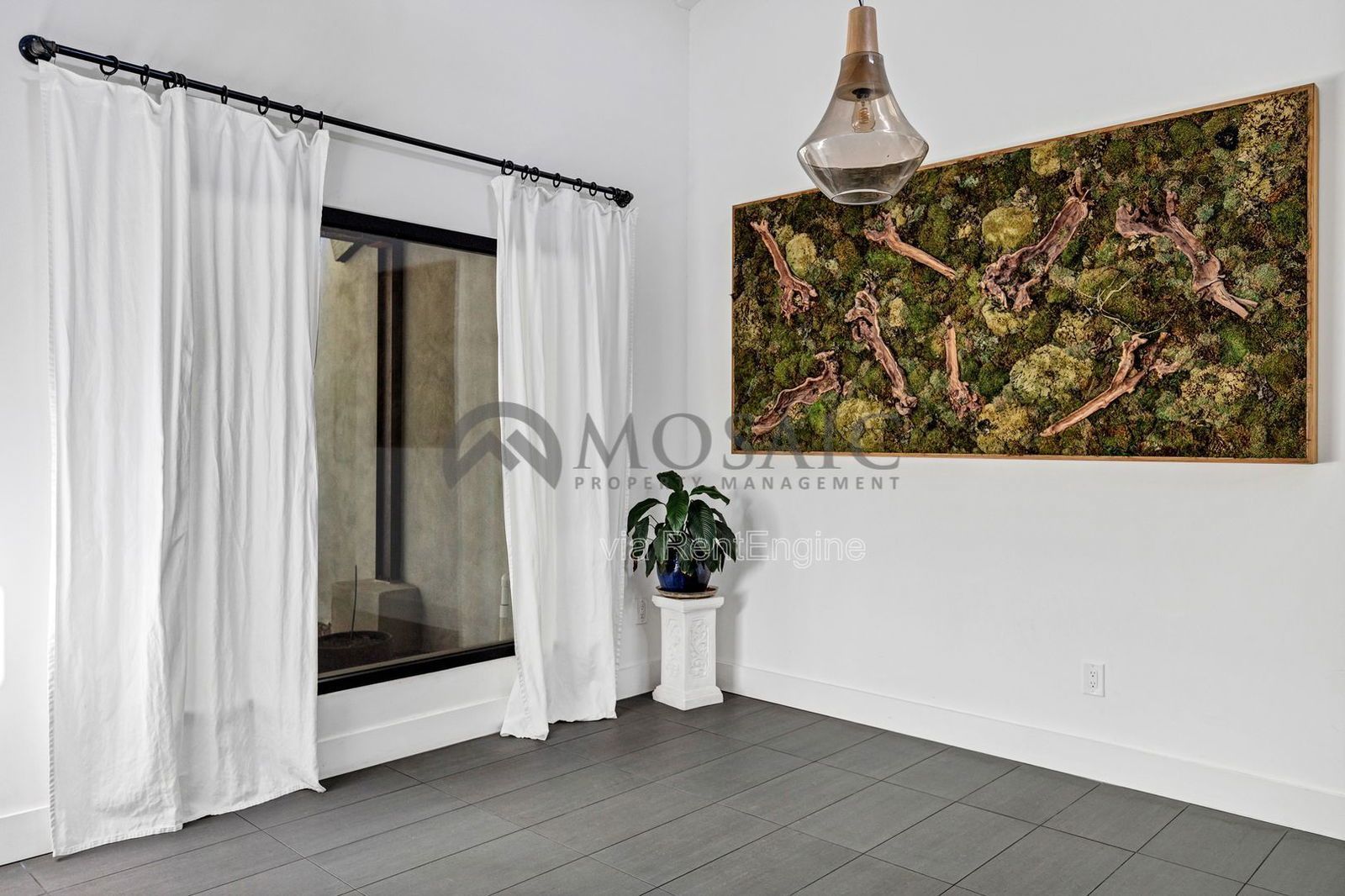 Beautifully home in Scottsdale with a detached casita property image