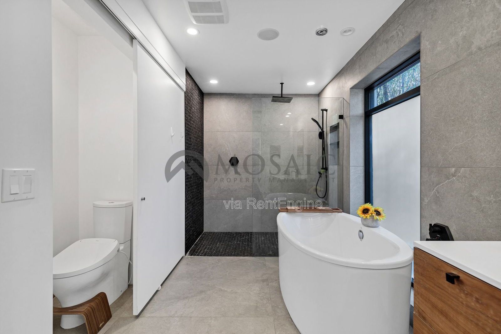 Beautifully home in Scottsdale with a detached casita property image