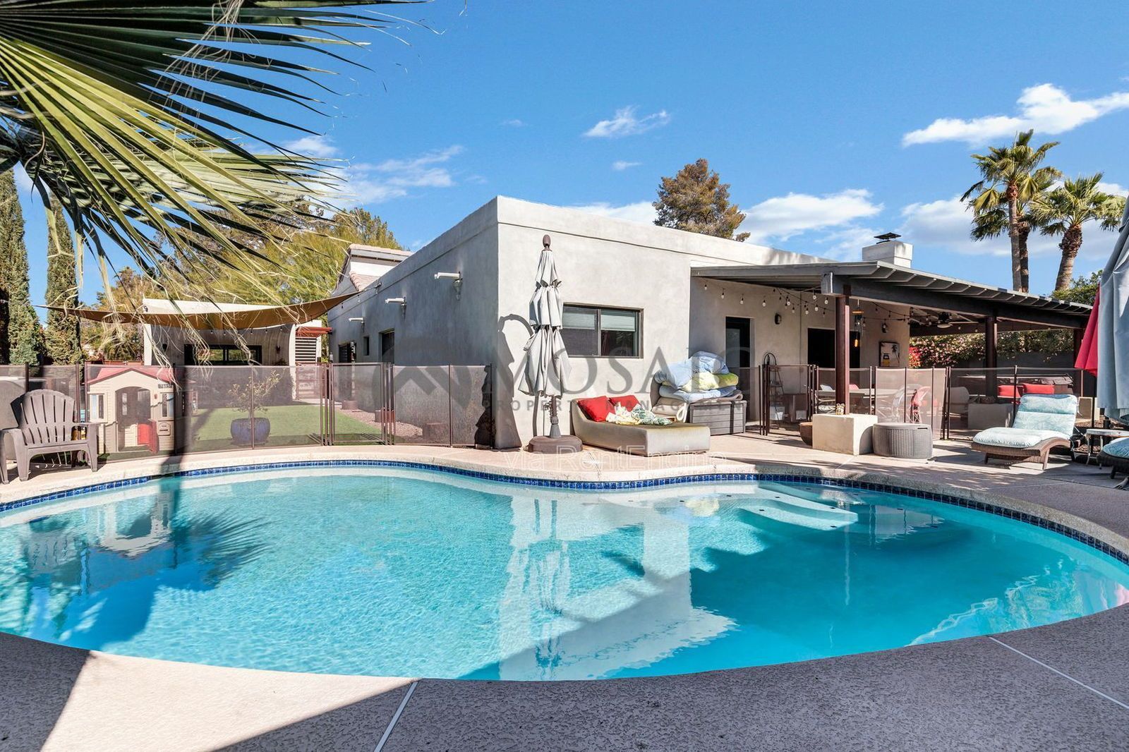 Beautifully home in Scottsdale with a detached casita property image