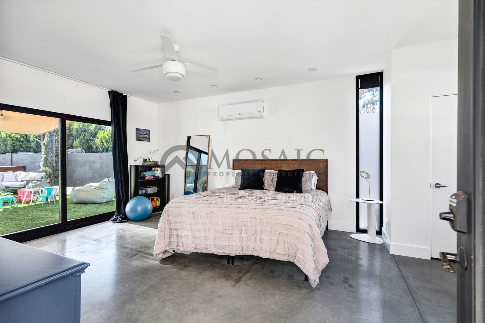 Beautifully home in Scottsdale with a detached casita property image