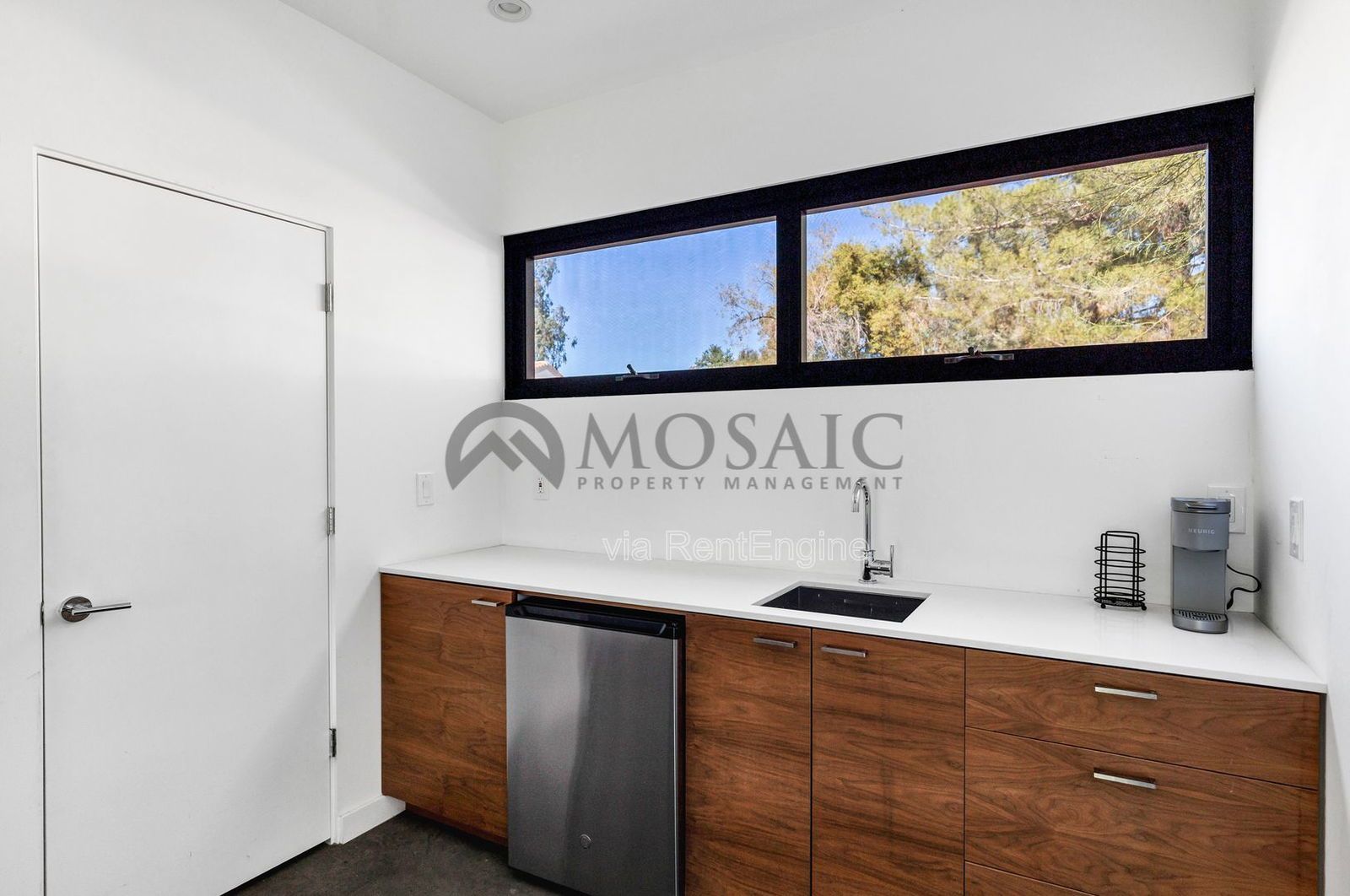 Beautifully home in Scottsdale with a detached casita property image