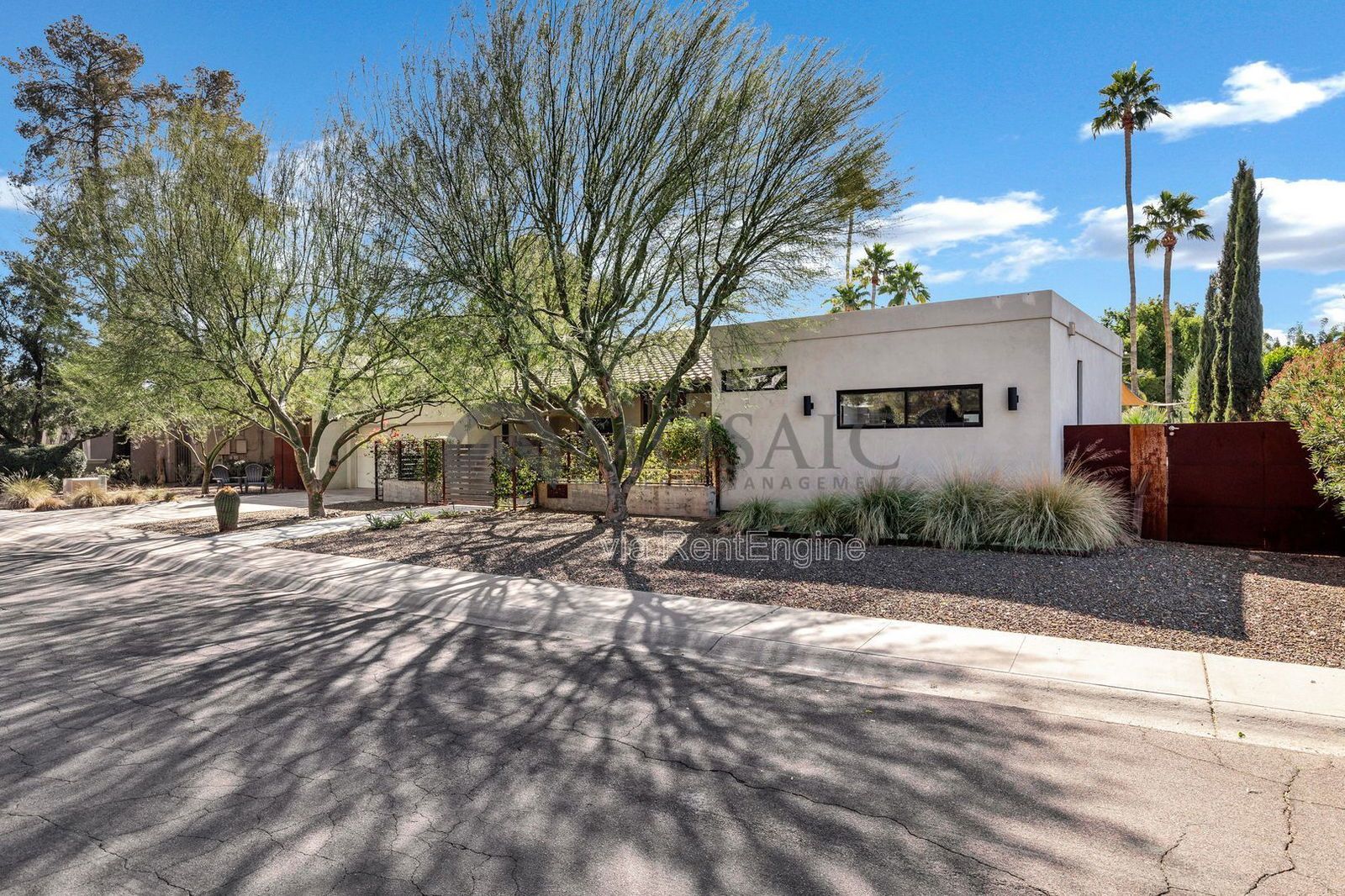 Beautifully home in Scottsdale with a detached casita property image