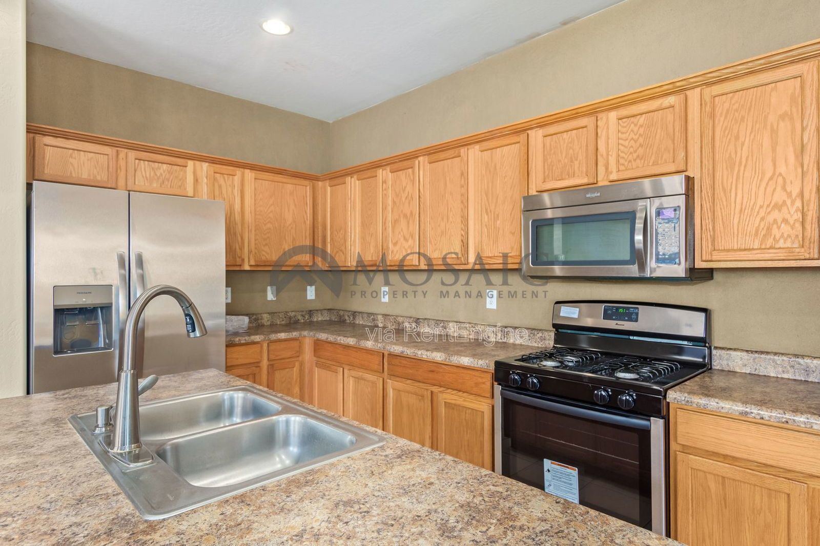 Adorable 3 bed/2 bath PLUS DEN!  Come see today! property image