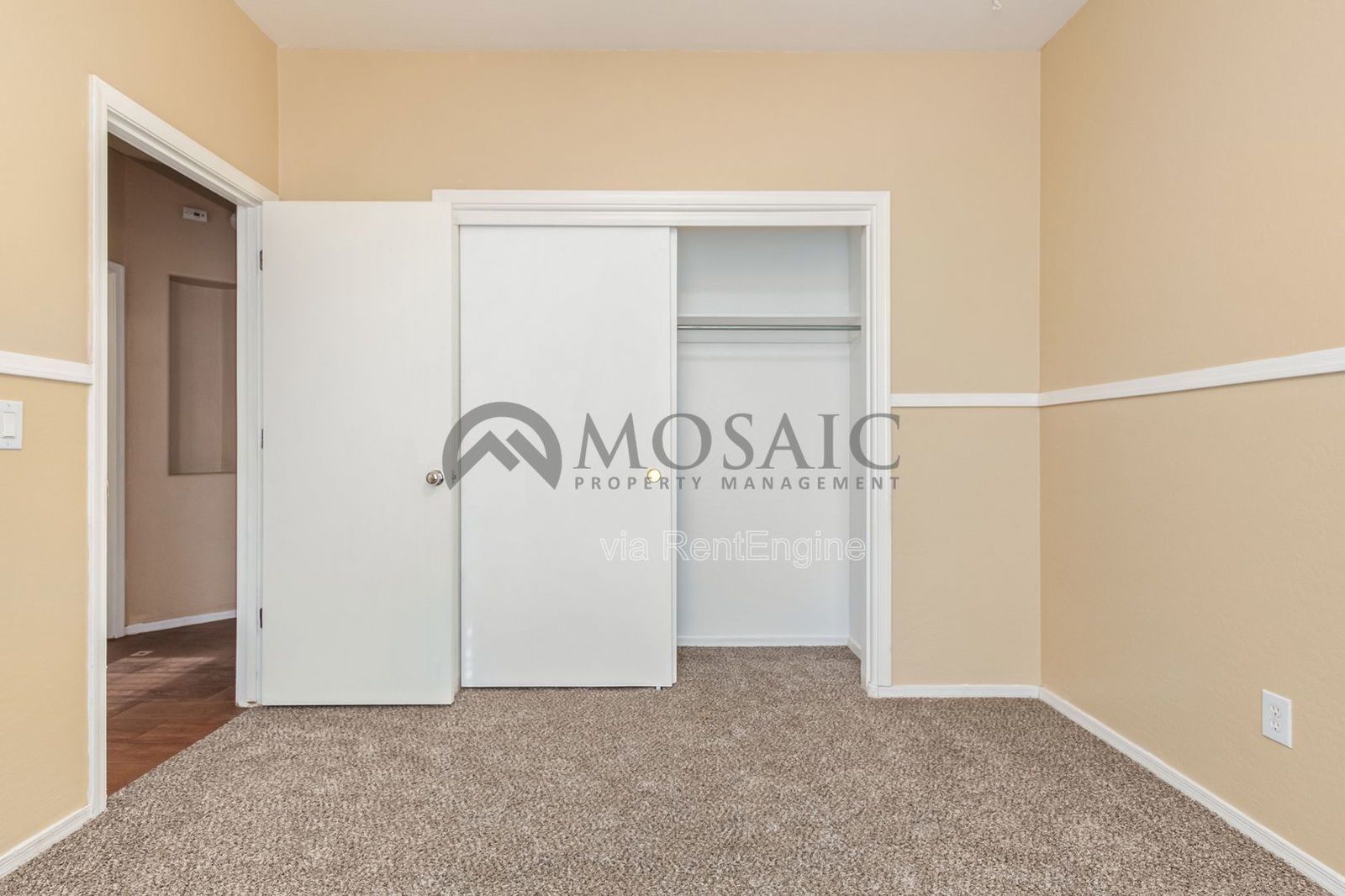 Adorable 3 bed/2 bath PLUS DEN!  Come see today! property image