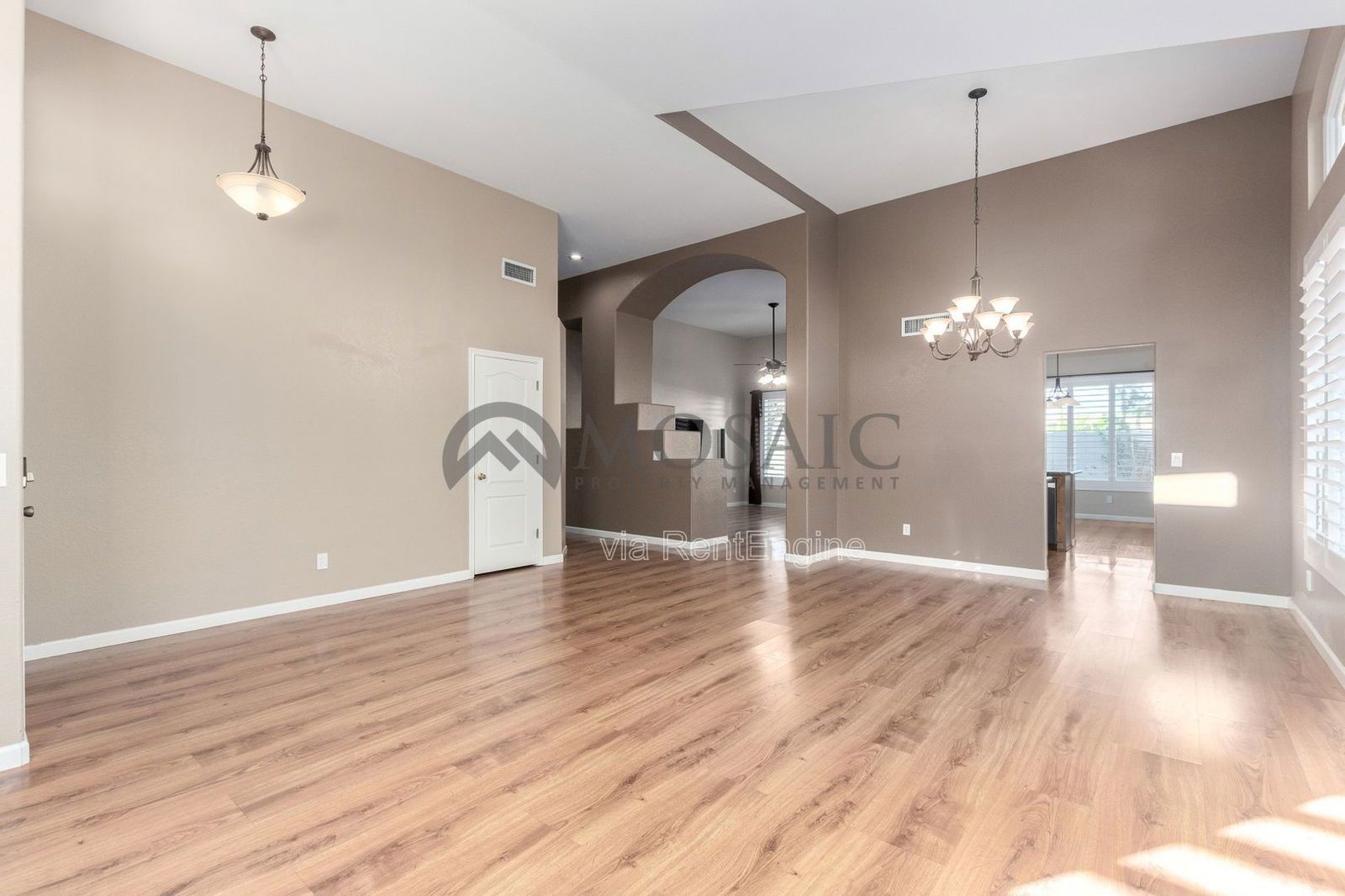 Beautiful 4 Bedroom 2 Bathroom Home. Apply Today! property image