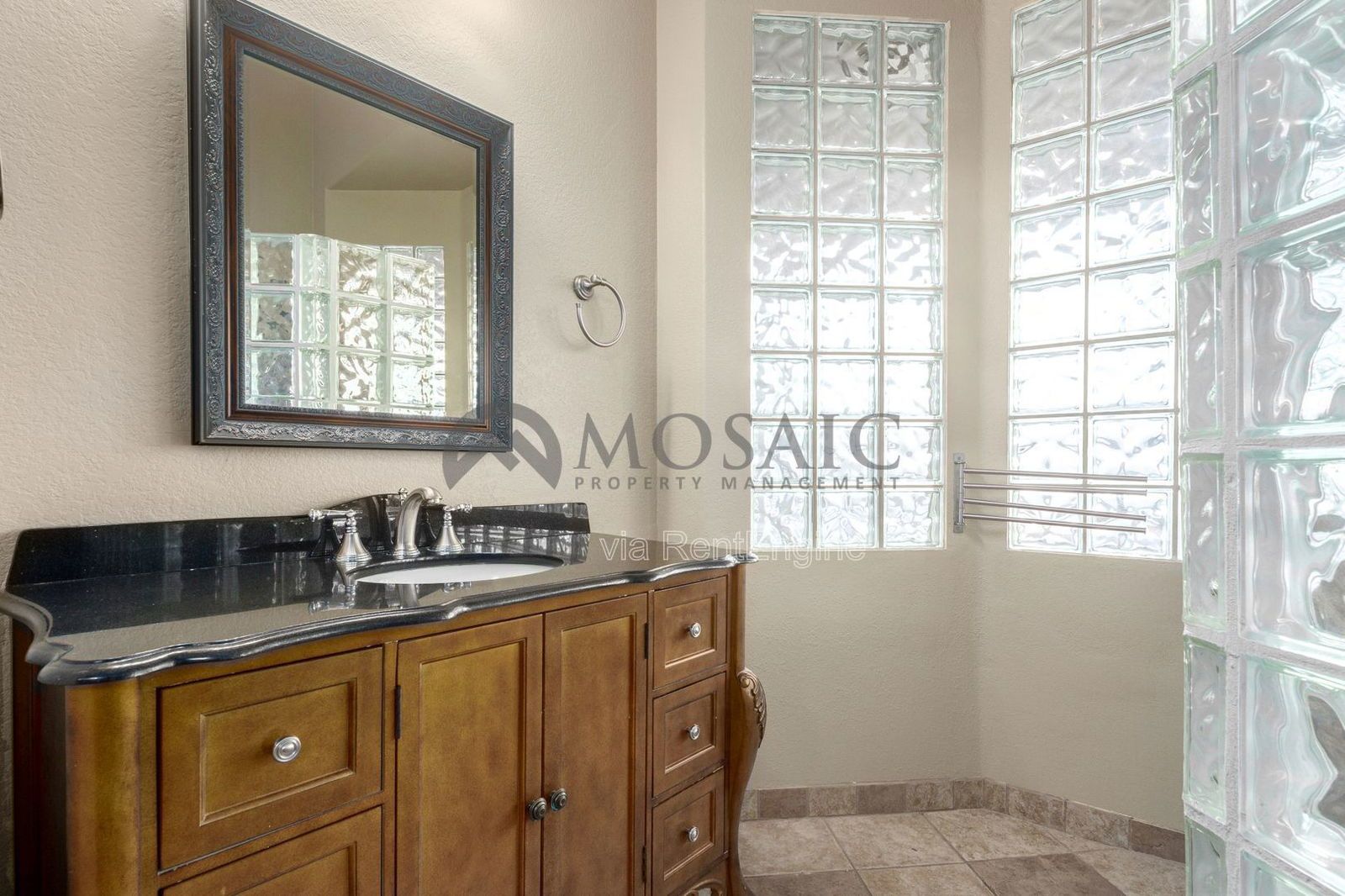 Beautiful 4 Bedroom 2 Bathroom Home. Apply Today! property image