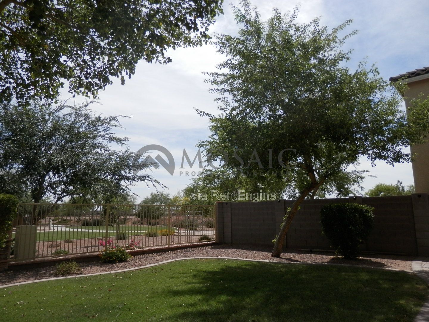 Minutes from San Tan Mall in Spectrum!!! property image