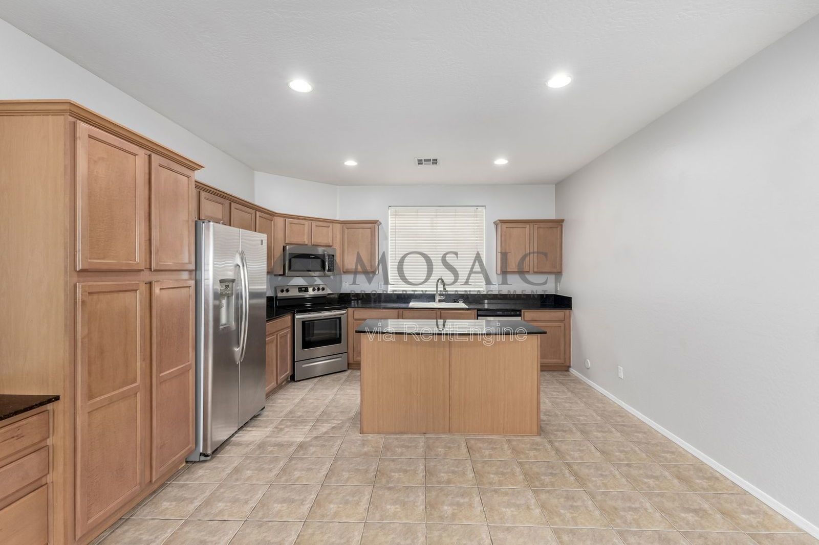 Like new home, great lot and tons of amenities in Estrella Mountain Ranch property image