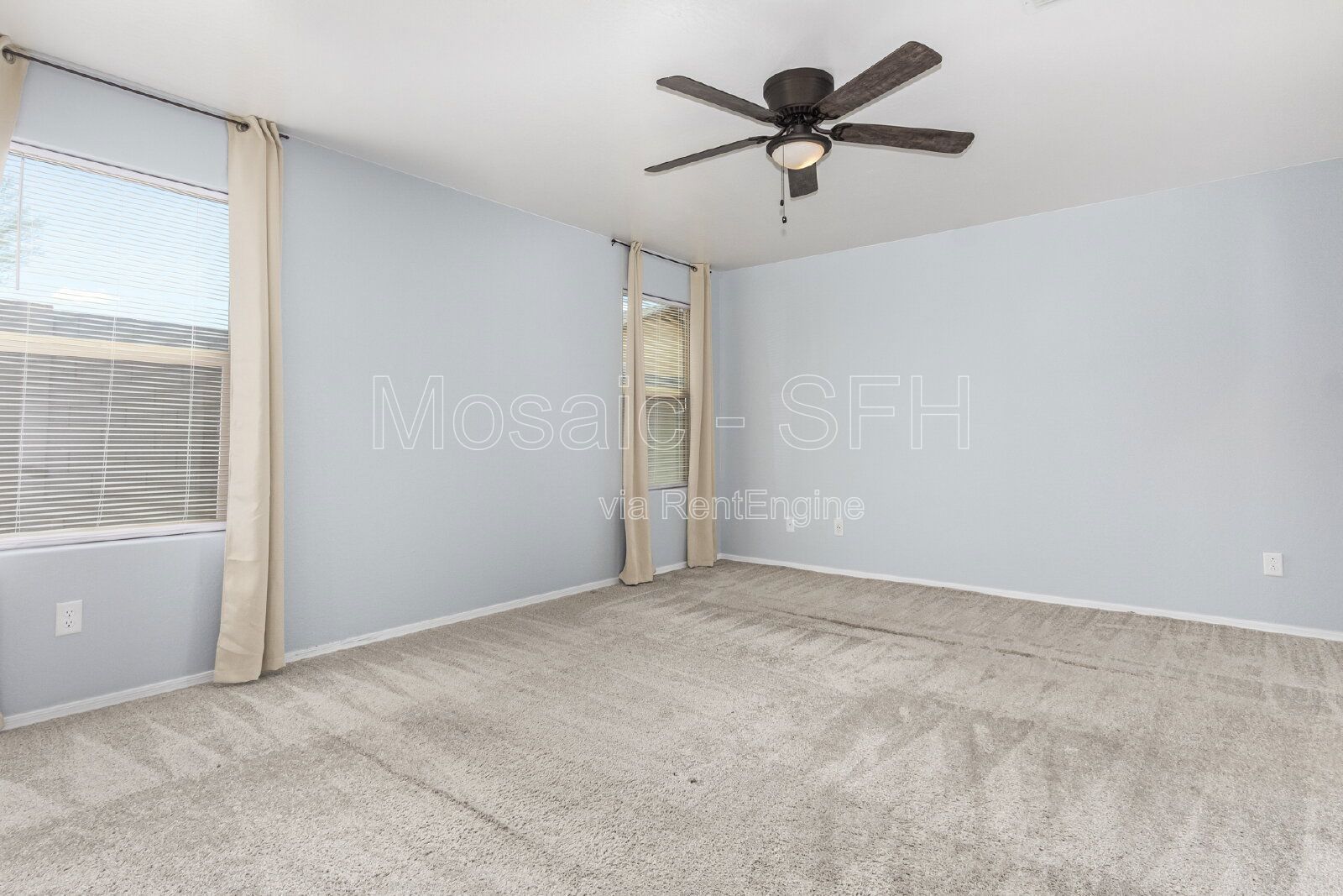 Fabulous 4 bed/2 bath home near South Mountain Preserve! property image