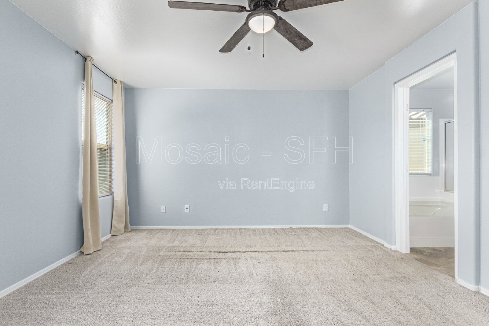 Fabulous 4 bed/2 bath home near South Mountain Preserve! property image