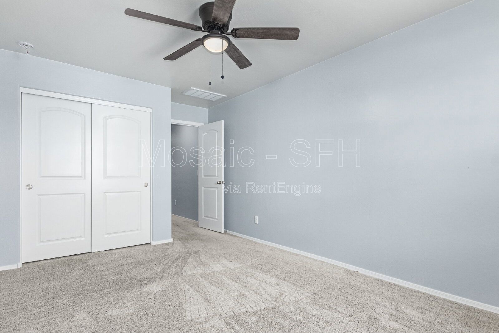 Fabulous 4 bed/2 bath home near South Mountain Preserve! property image