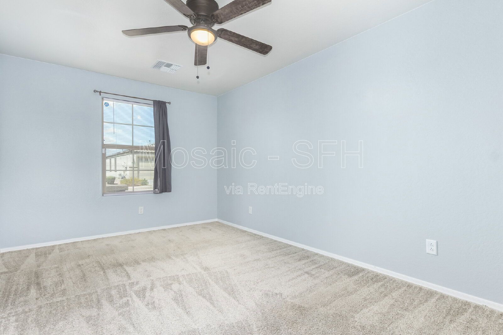 Fabulous 4 bed/2 bath home near South Mountain Preserve! property image