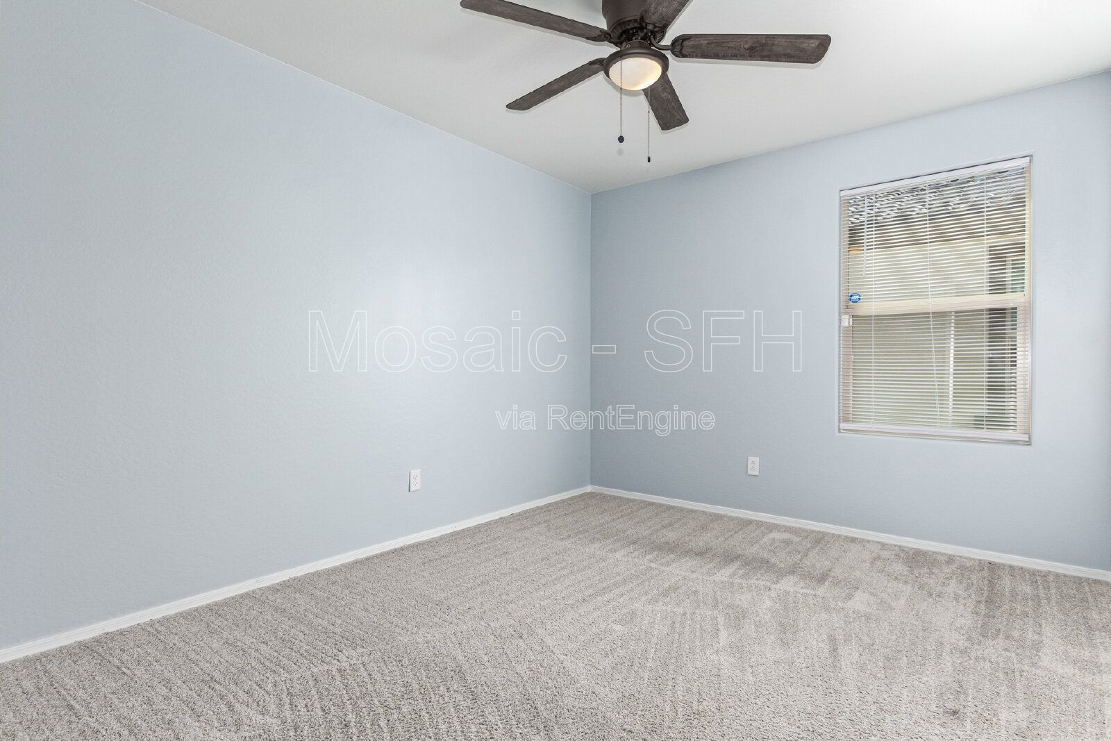 Fabulous 4 bed/2 bath home near South Mountain Preserve! property image