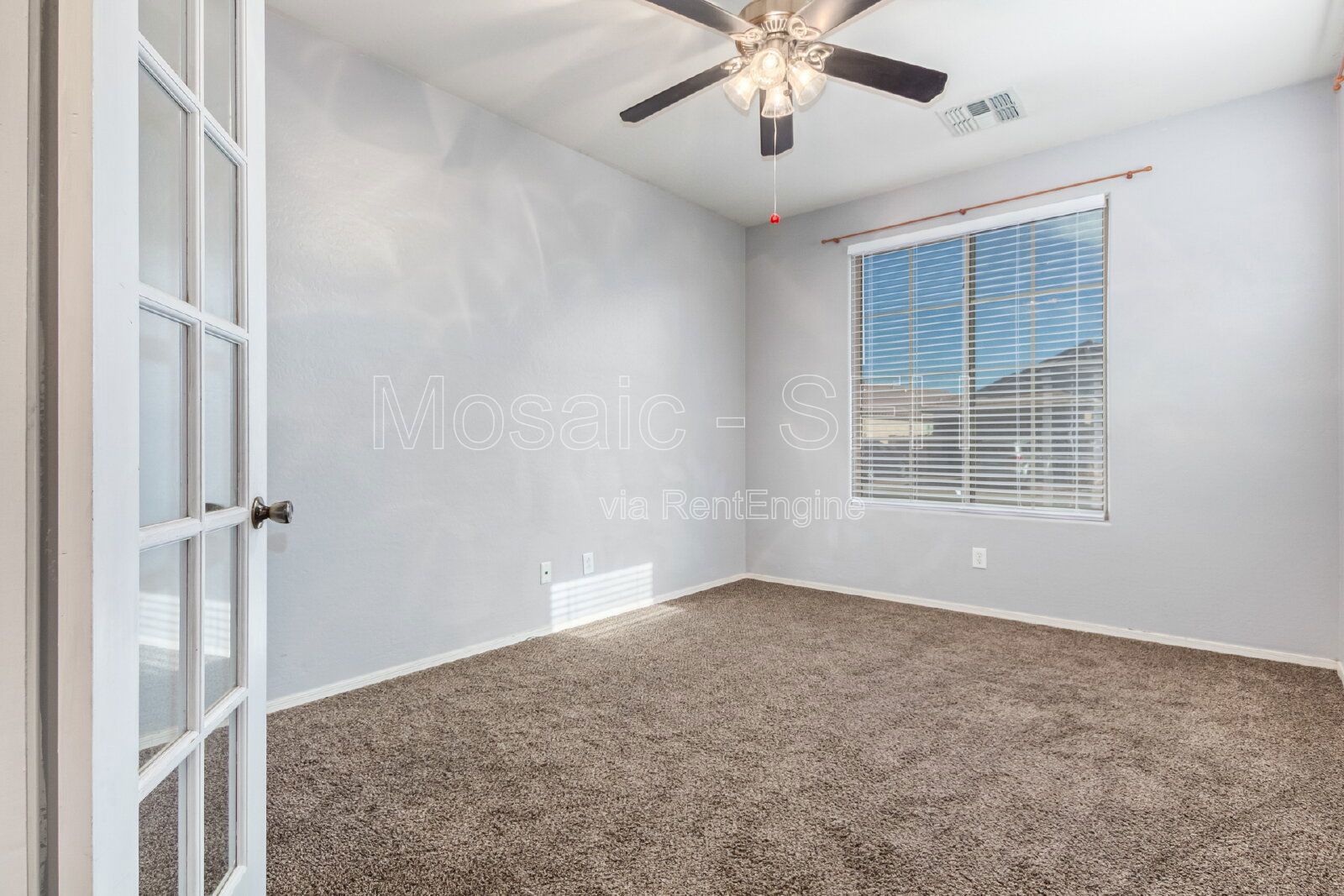 Adorable 3 bed/2 bath PLUS DEN! Come see today! property image