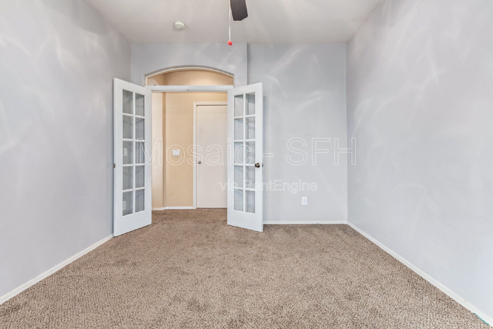 Adorable 3 bed/2 bath PLUS DEN! Come see today! property image