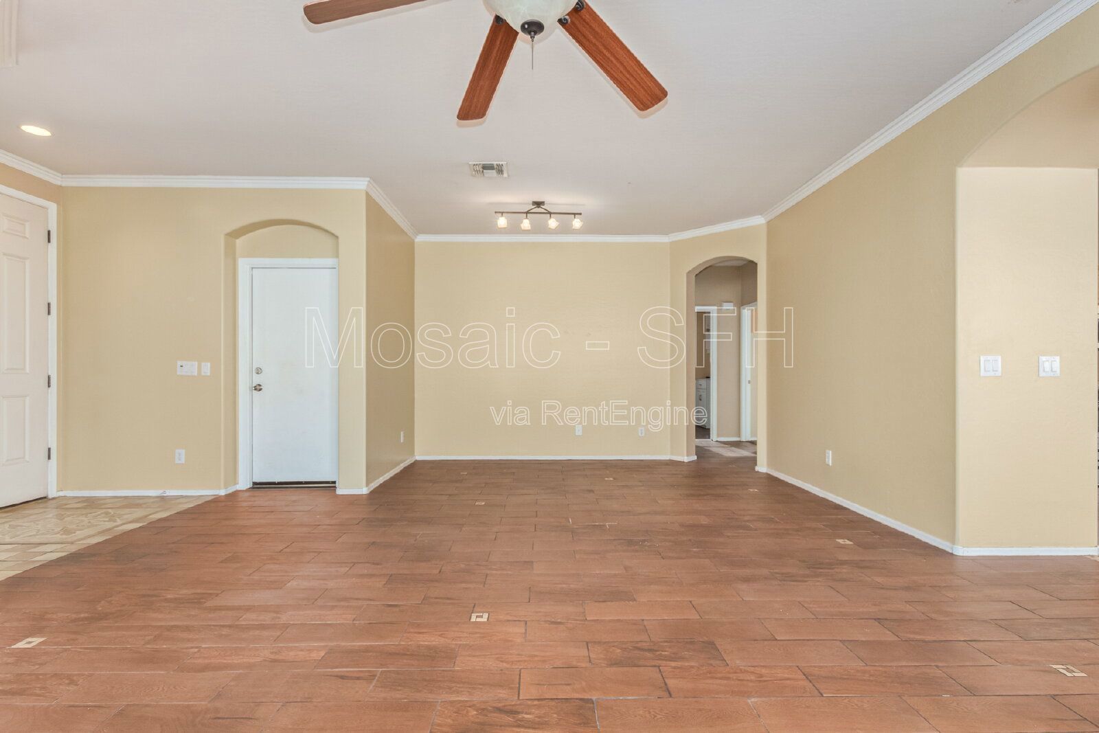 Adorable 3 bed/2 bath PLUS DEN! Come see today! property image