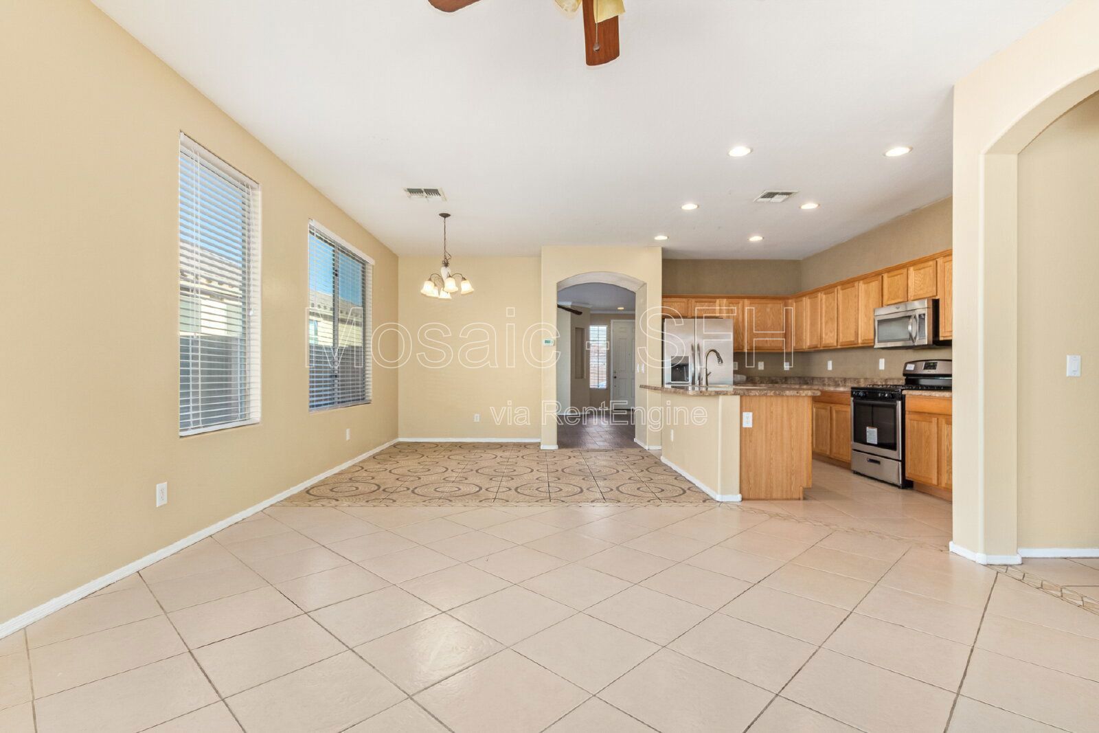 Adorable 3 bed/2 bath PLUS DEN! Come see today! property image