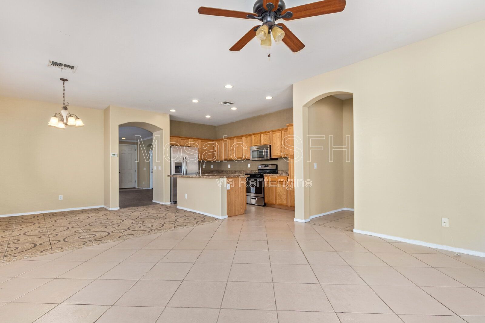 Adorable 3 bed/2 bath PLUS DEN! Come see today! property image