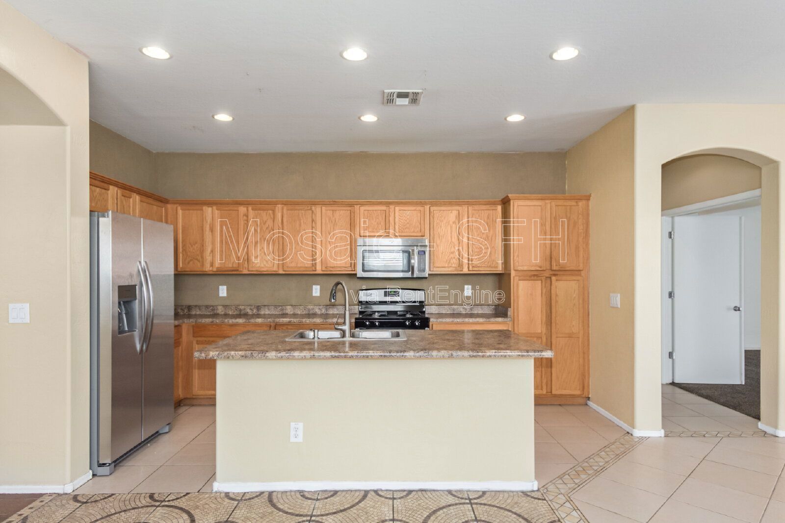 Adorable 3 bed/2 bath PLUS DEN! Come see today! property image