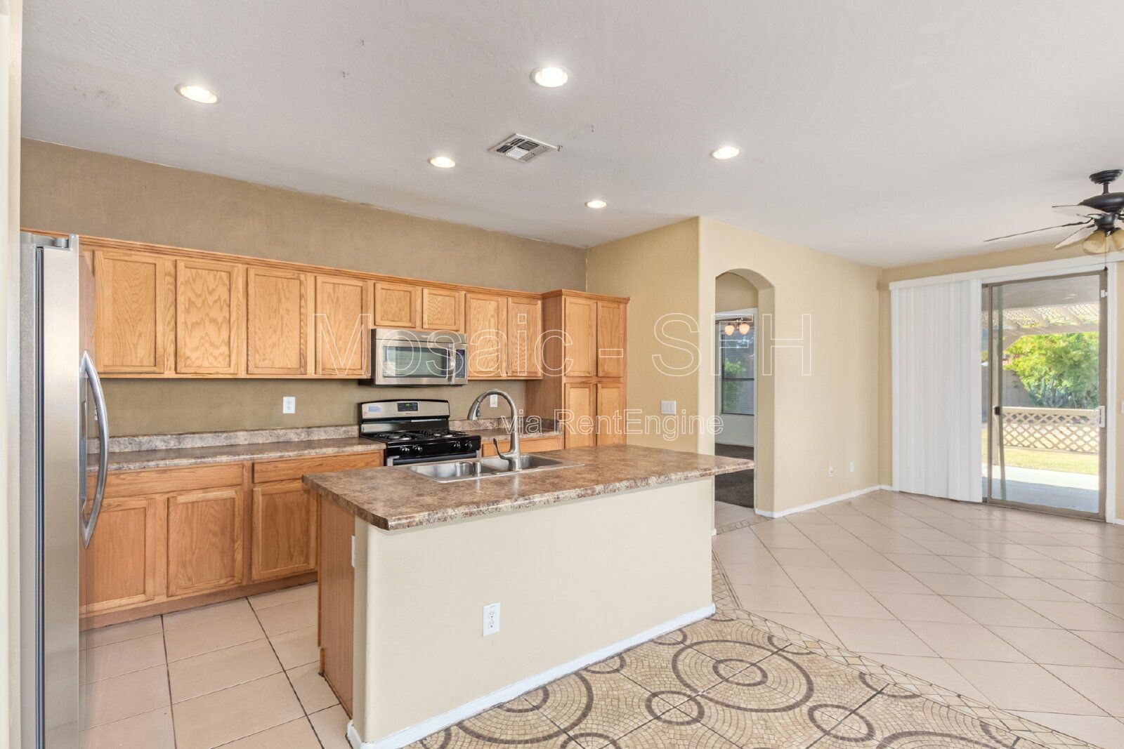 Adorable 3 bed/2 bath PLUS DEN! Come see today! property image