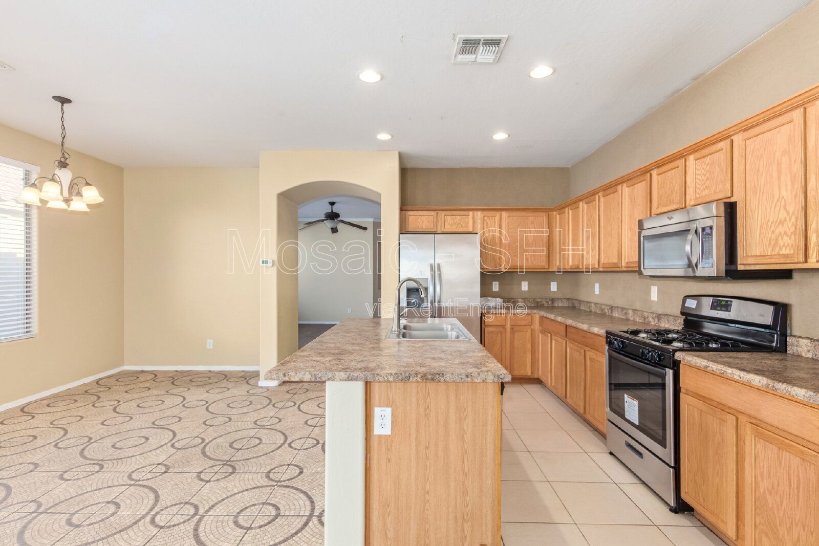 Adorable 3 bed/2 bath PLUS DEN! Come see today! property image