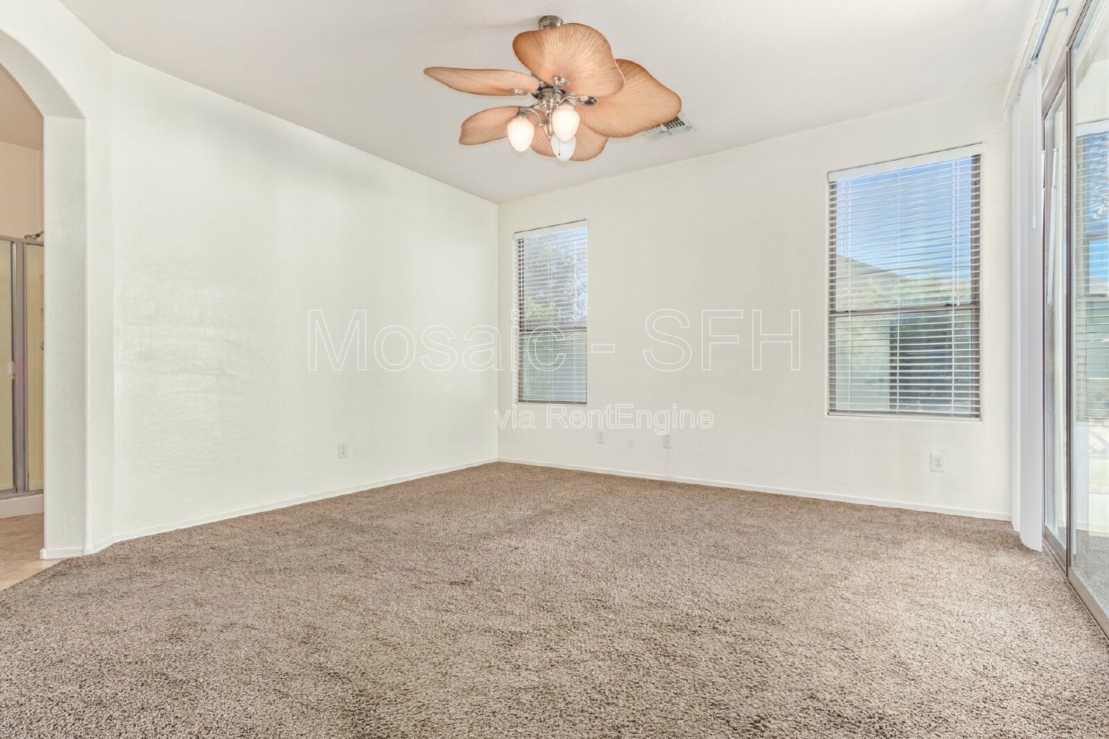 Adorable 3 bed/2 bath PLUS DEN! Come see today! property image