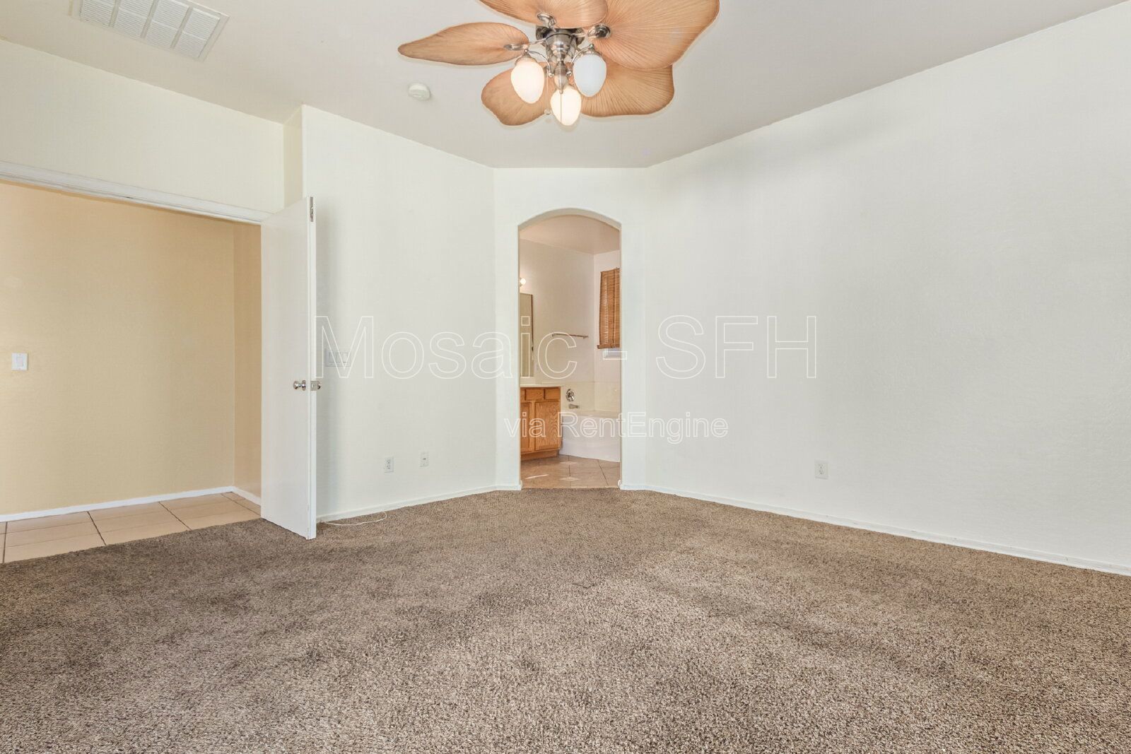 Adorable 3 bed/2 bath PLUS DEN! Come see today! property image