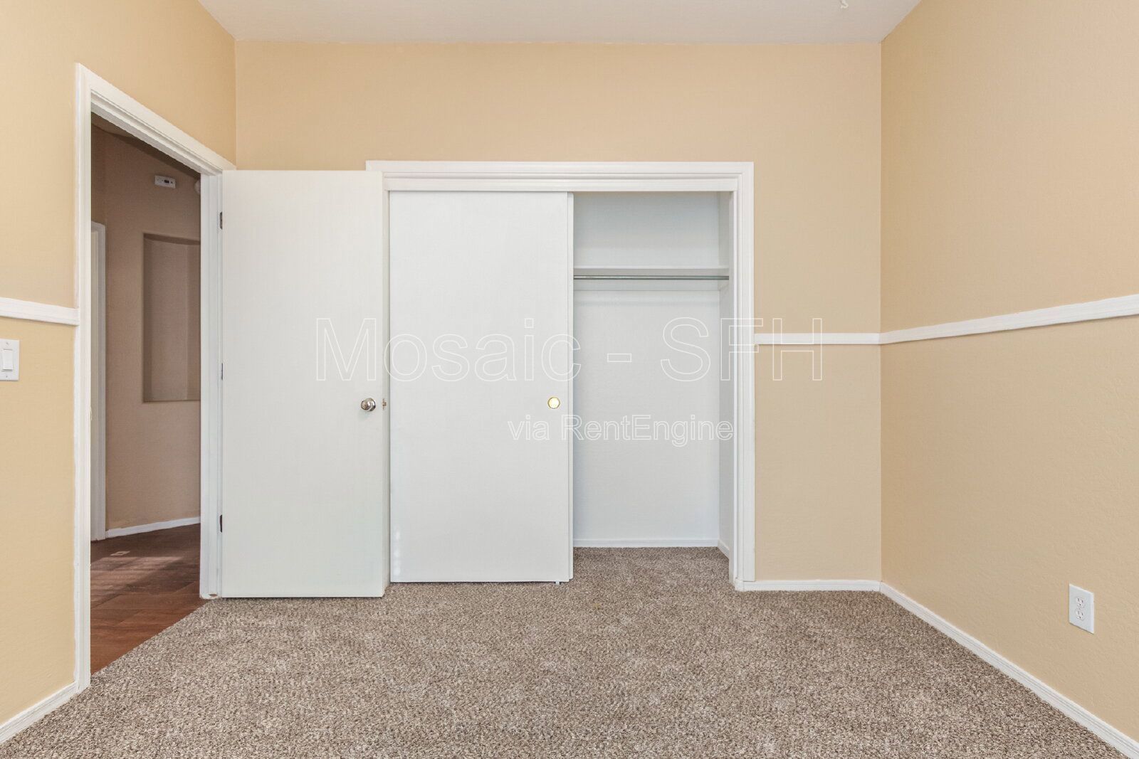 Adorable 3 bed/2 bath PLUS DEN! Come see today! property image