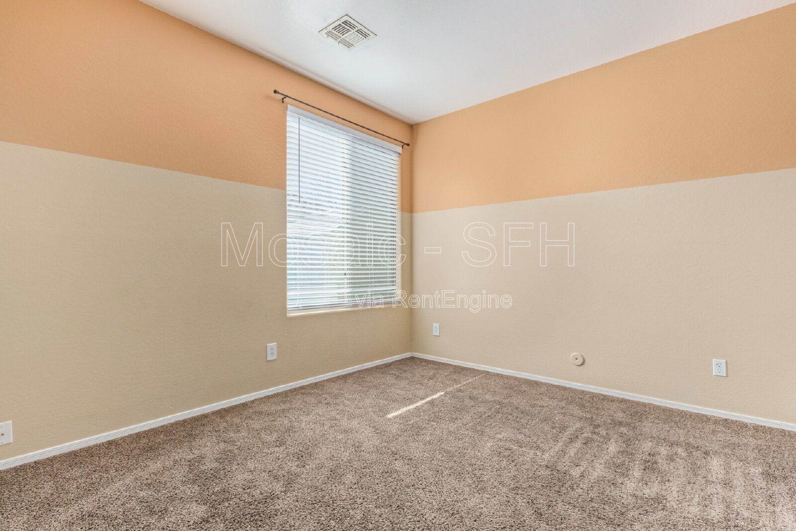 Adorable 3 bed/2 bath PLUS DEN! Come see today! property image