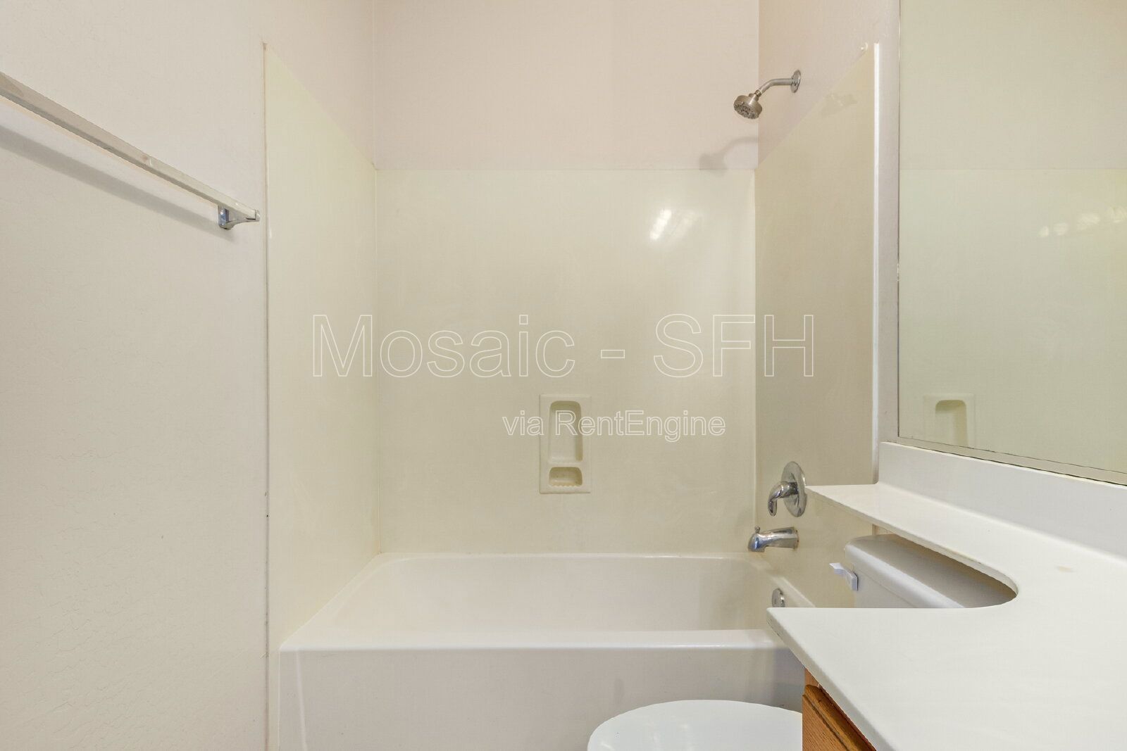 Adorable 3 bed/2 bath PLUS DEN! Come see today! property image