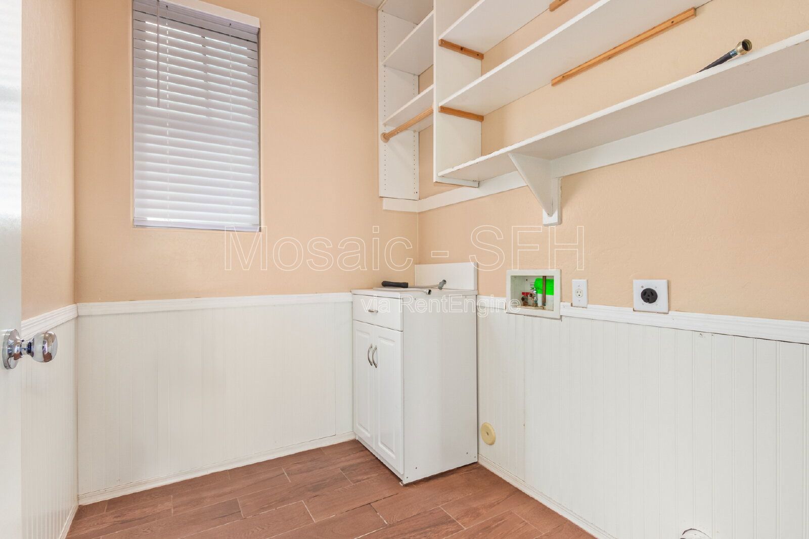 Adorable 3 bed/2 bath PLUS DEN! Come see today! property image