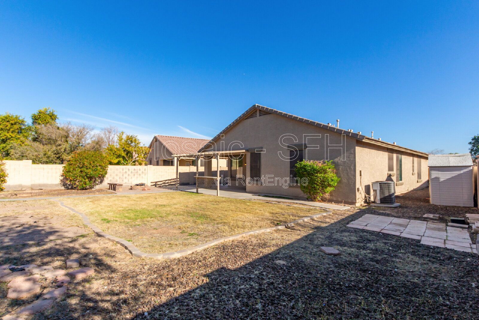 Adorable 3 bed/2 bath PLUS DEN! Come see today! property image