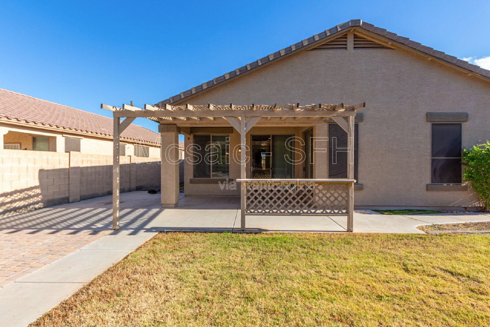 Adorable 3 bed/2 bath PLUS DEN! Come see today! property image