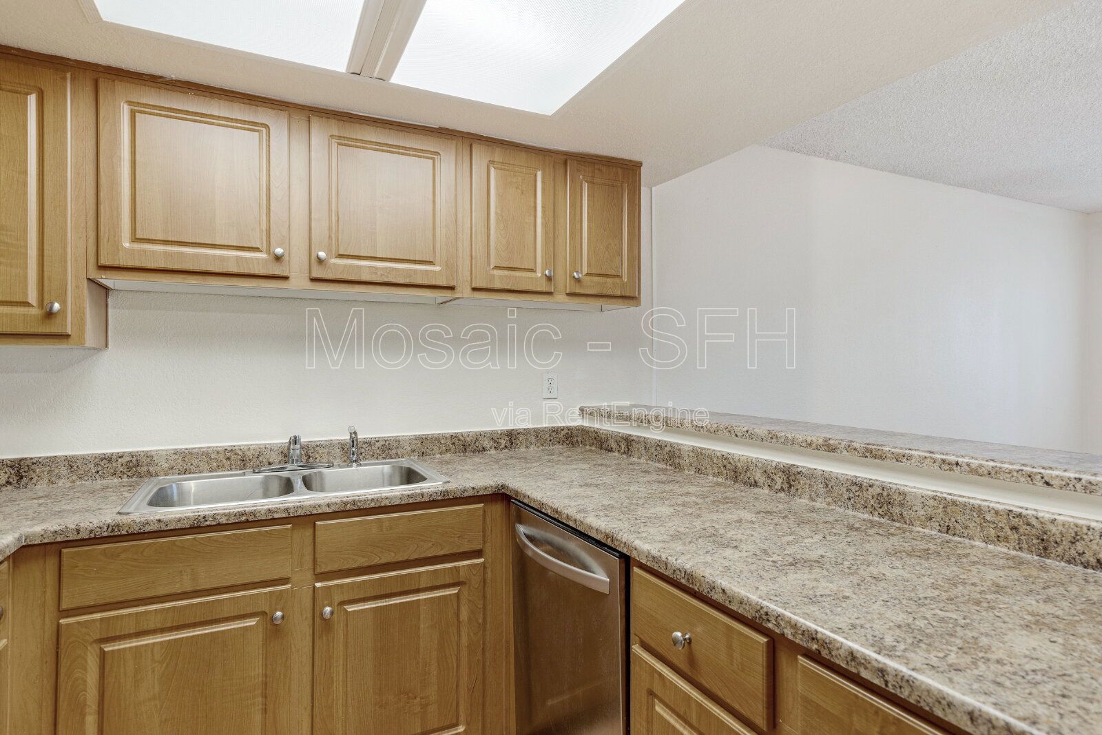 ADORABLE 1 bed/1bath CONDO**Section 8 Accepted** property image