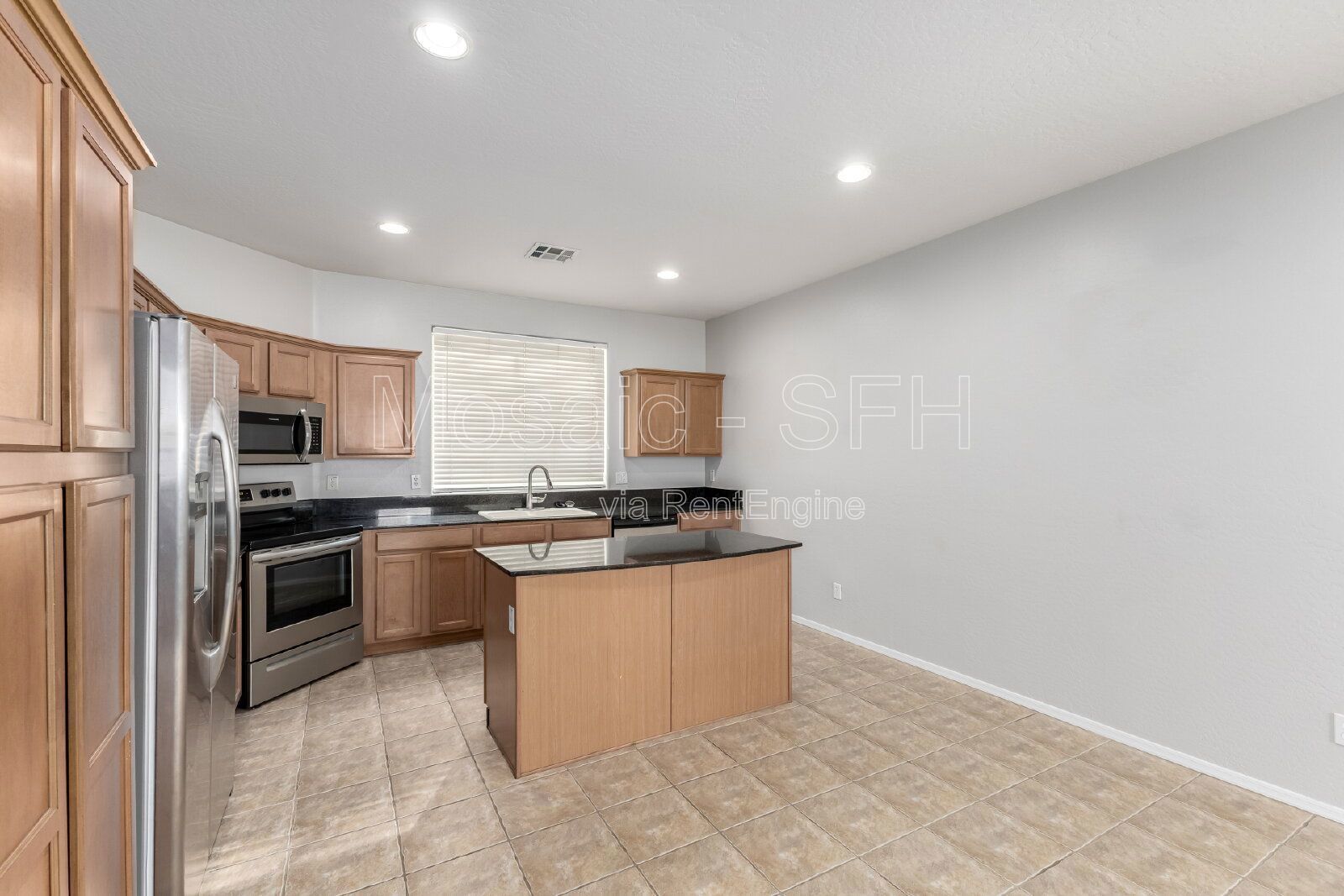 Like new home, great lot and tons of amenities in Estrella Mountain Ranch property image