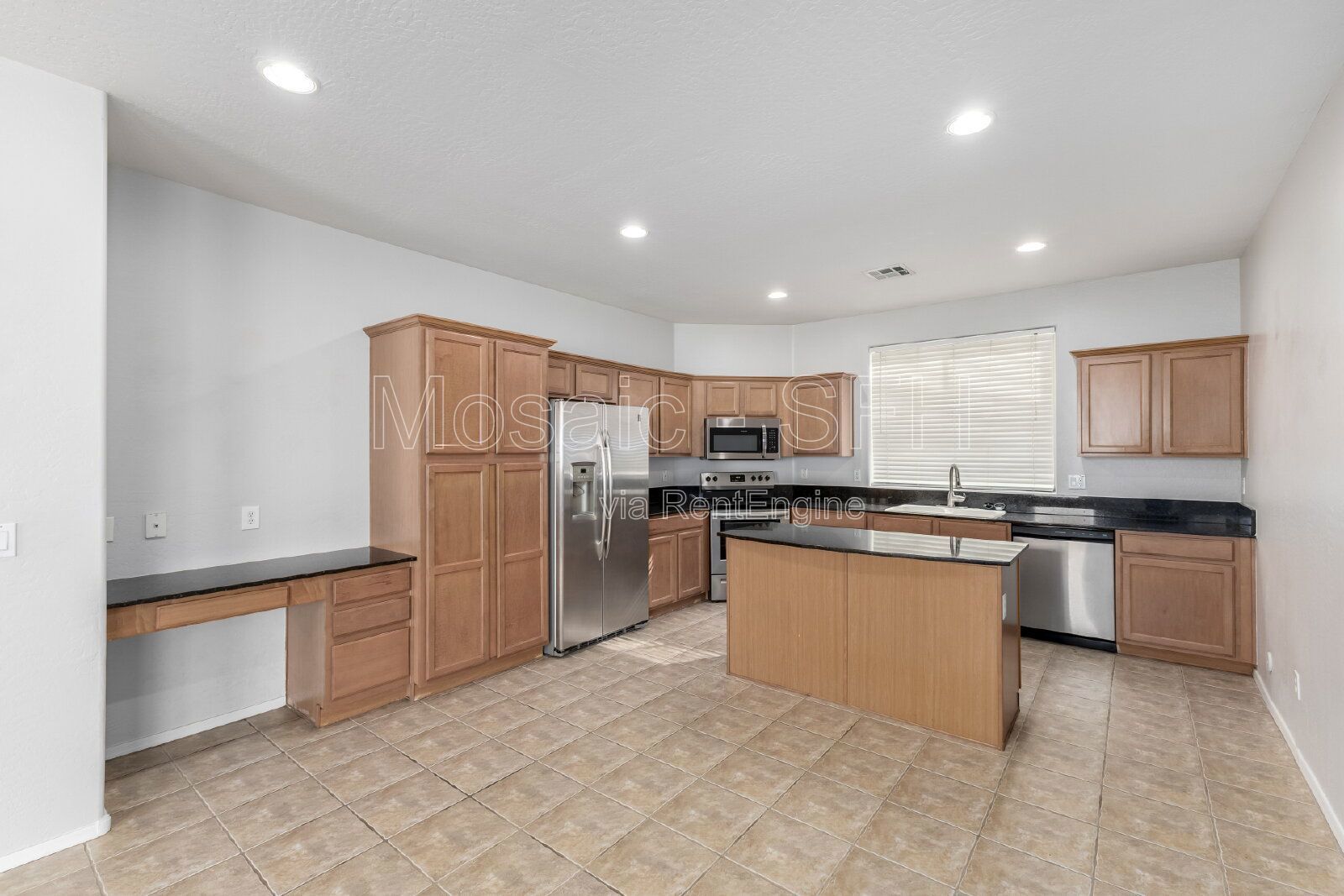 Like new home, great lot and tons of amenities in Estrella Mountain Ranch property image