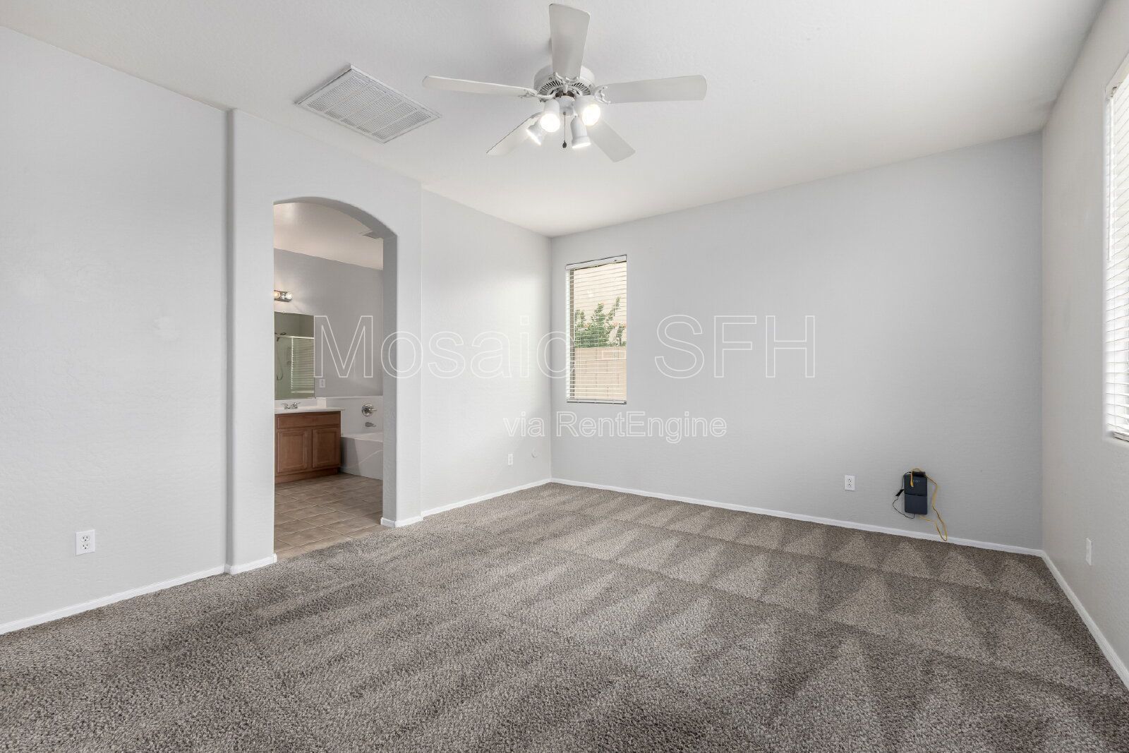 Like new home, great lot and tons of amenities in Estrella Mountain Ranch property image