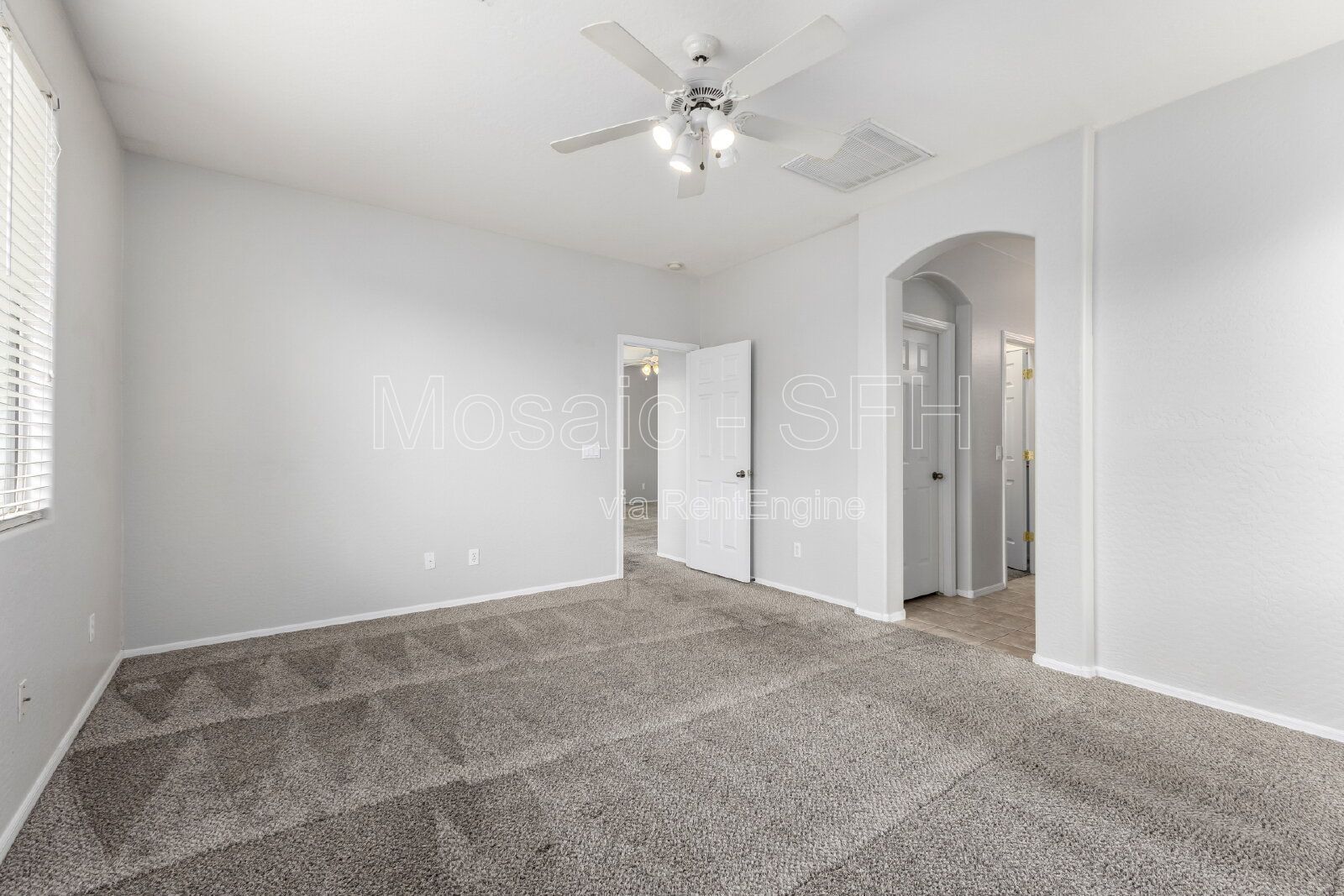 Like new home, great lot and tons of amenities in Estrella Mountain Ranch property image