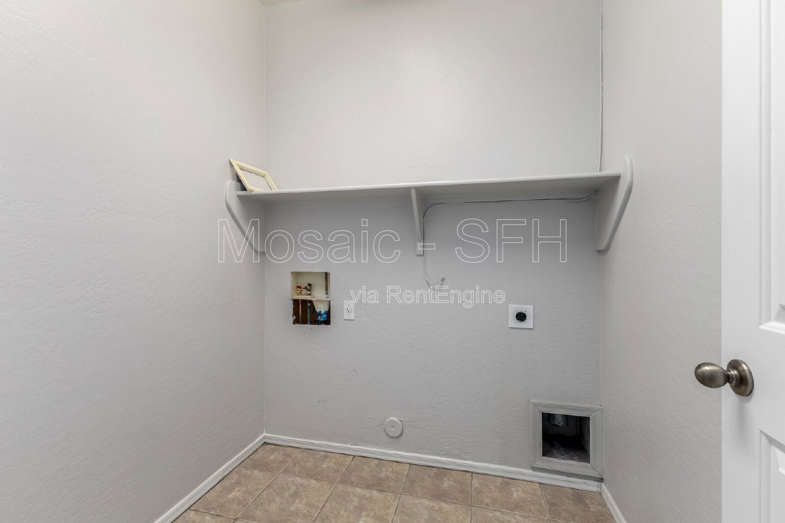 Like new home, great lot and tons of amenities in Estrella Mountain Ranch property image